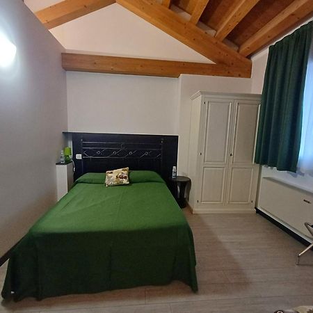 Arneroni Villa Codogne ภายนอก รูปภาพ