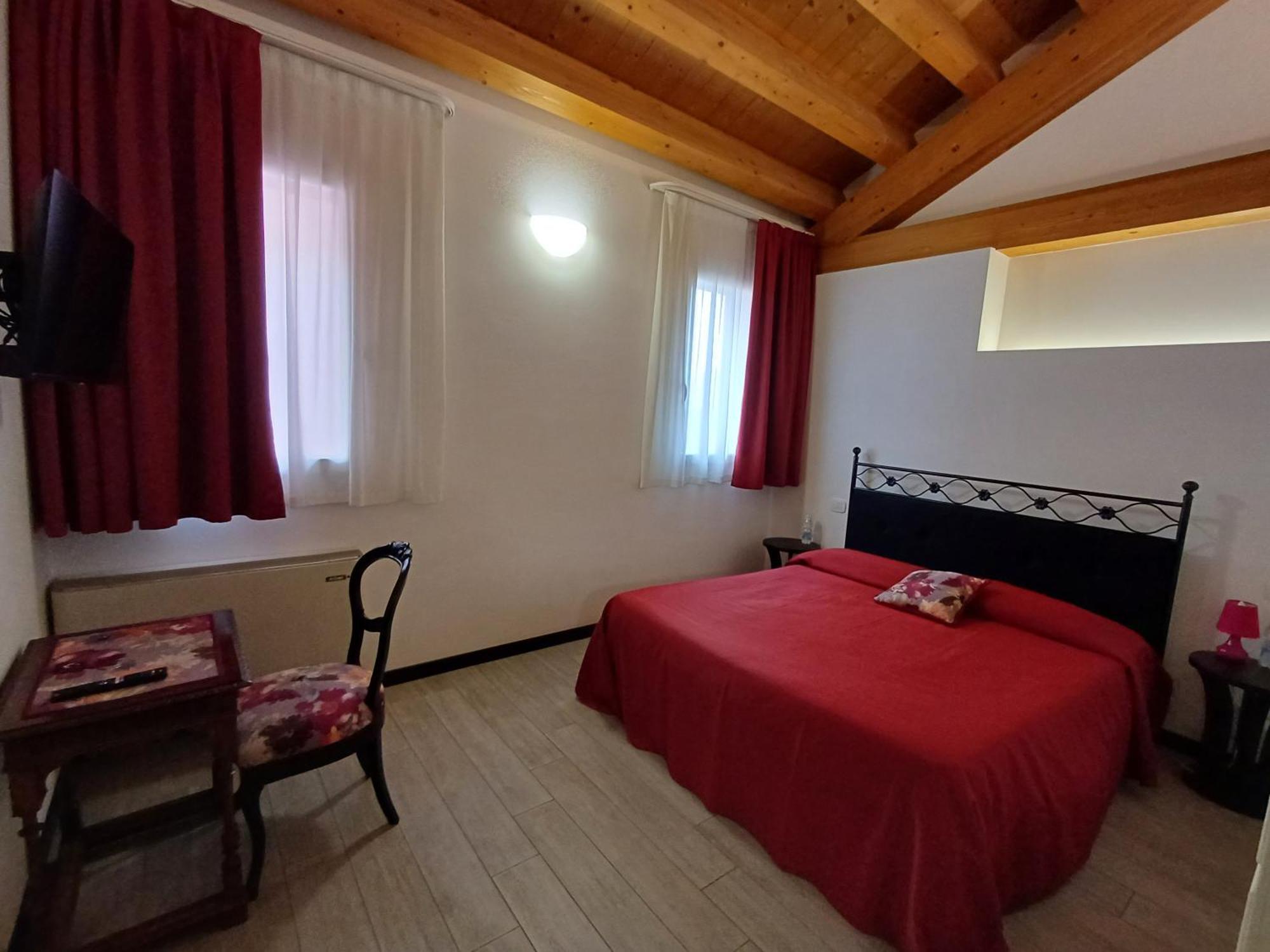 Arneroni Villa Codogne ภายนอก รูปภาพ