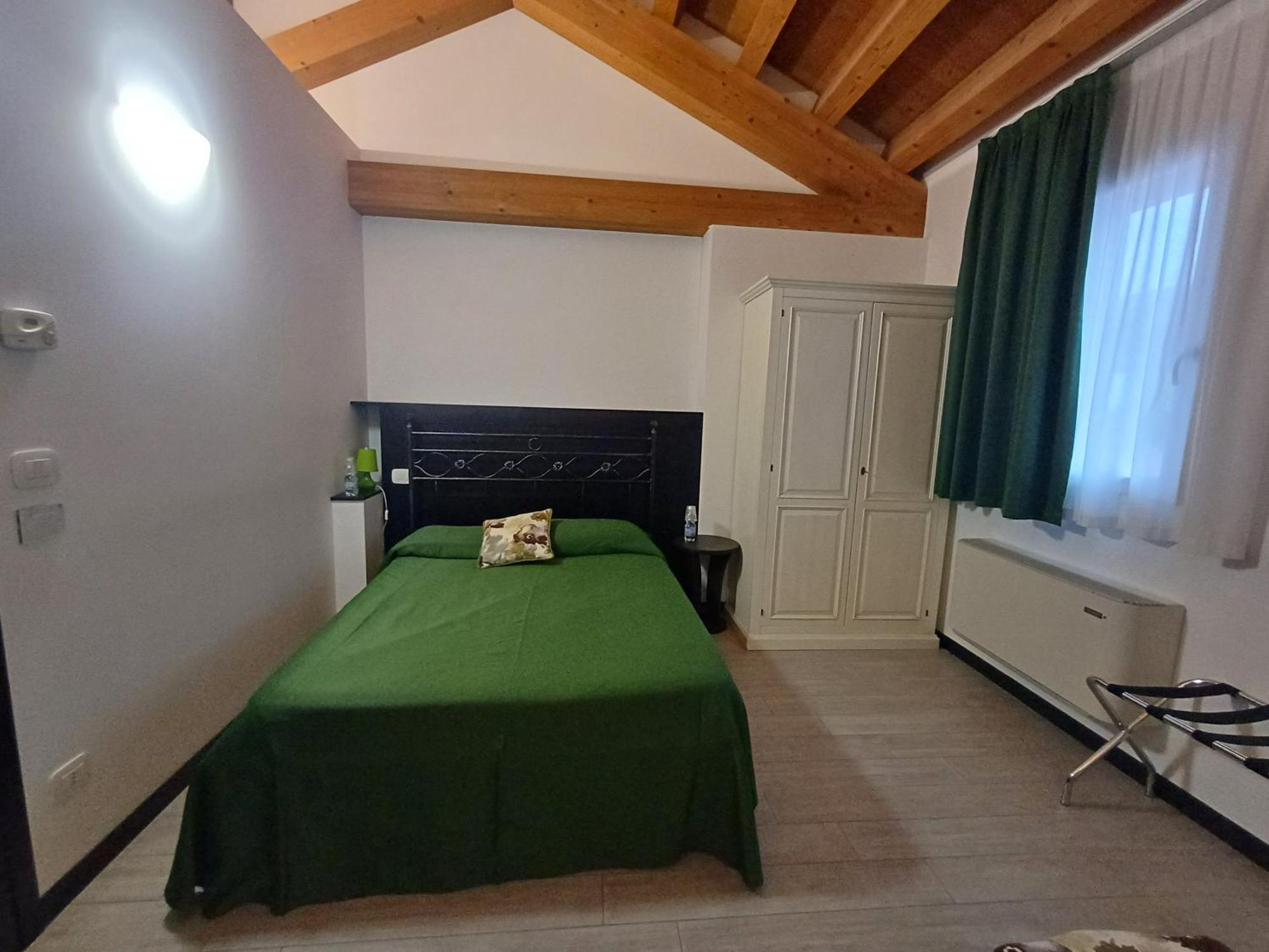 Arneroni Villa Codogne ภายนอก รูปภาพ