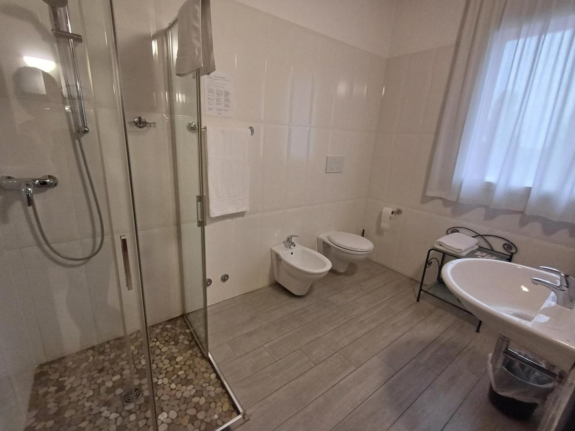 Arneroni Villa Codogne ภายนอก รูปภาพ