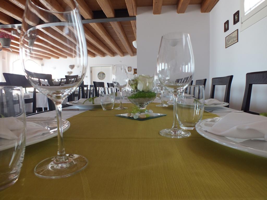 Arneroni Villa Codogne ภายนอก รูปภาพ